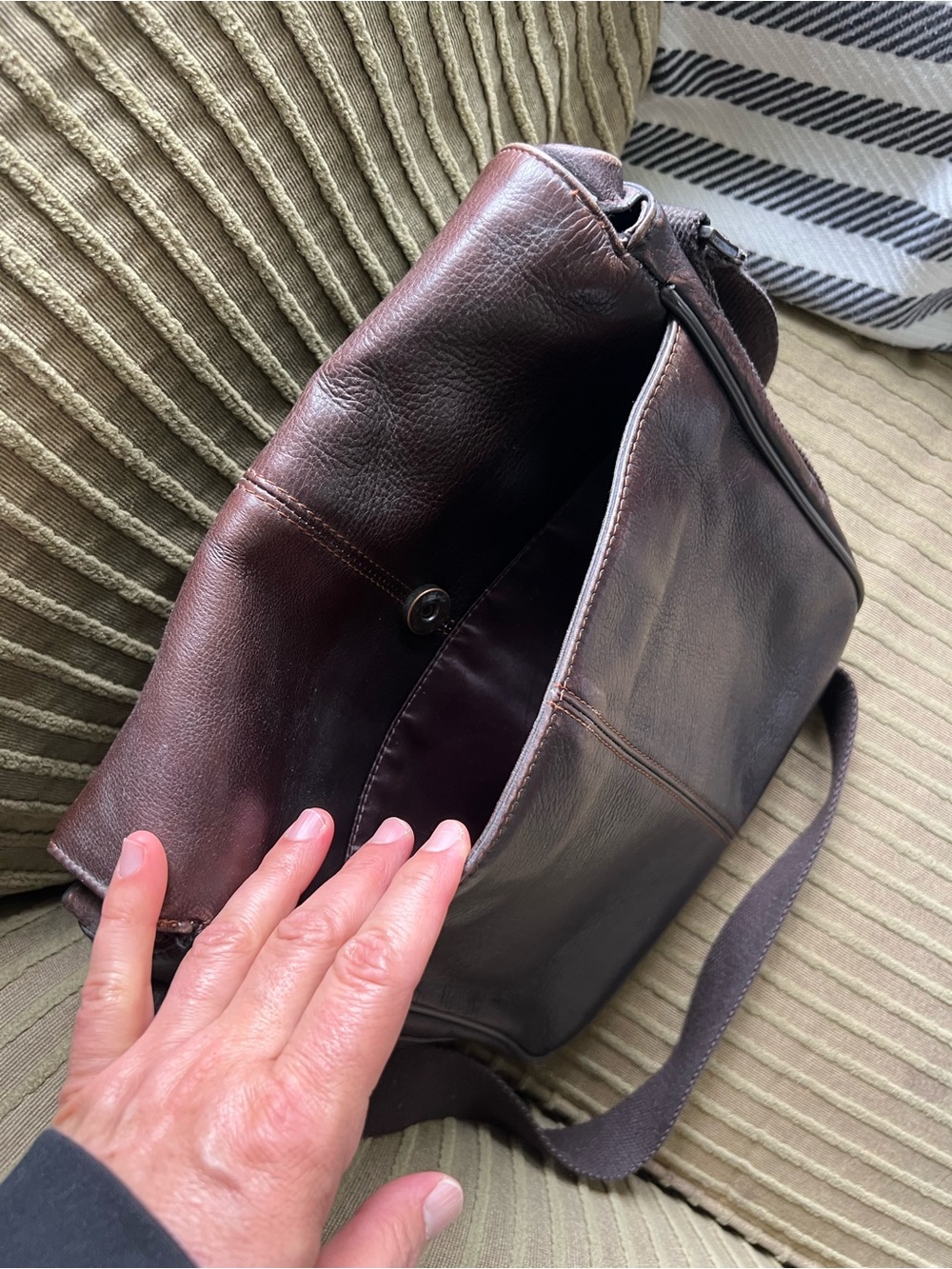 Genuine Leather Messenger Bag Kenneth Cole Reaction Dark Brown Adjustable Strap - Picture 7 of 15